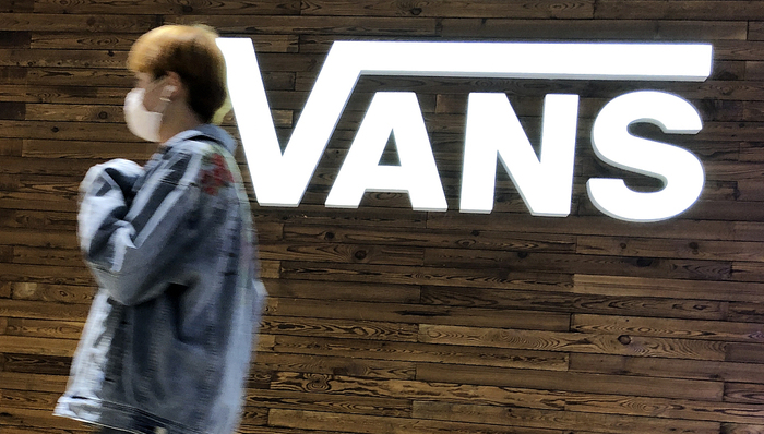 滑板鞋不够Vans吃老本,北面独涨难救威富集团营收下滑