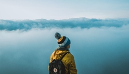 “始祖鸟平替”，被年轻人疯抢