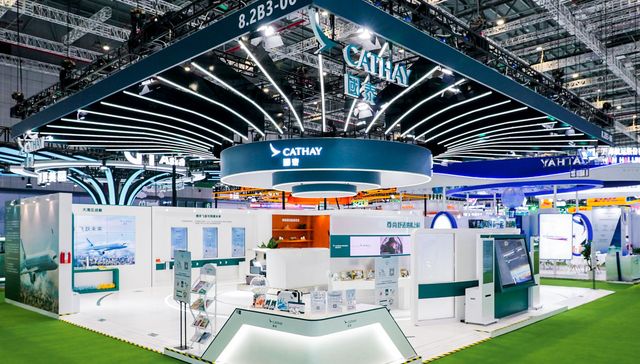 国泰航空首赴进博会，深度还原“万米高空”客舱体验｜进博会新面孔