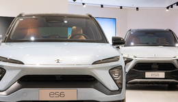 李斌奋力留在牌桌上