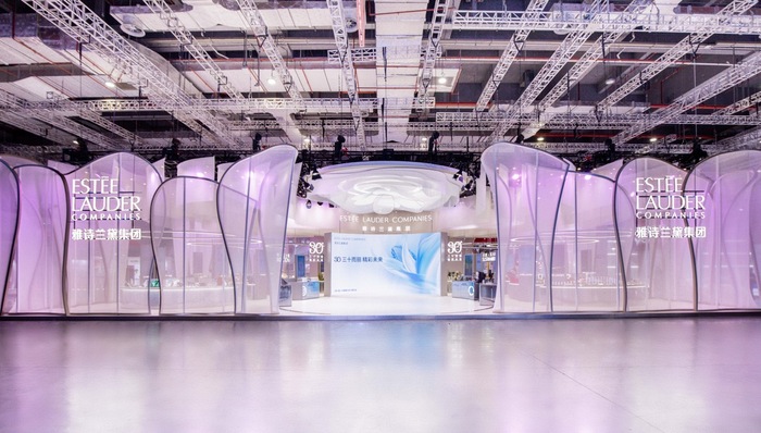 科技赋能本土创新，雅诗兰黛携百款新品首发亮相进博会