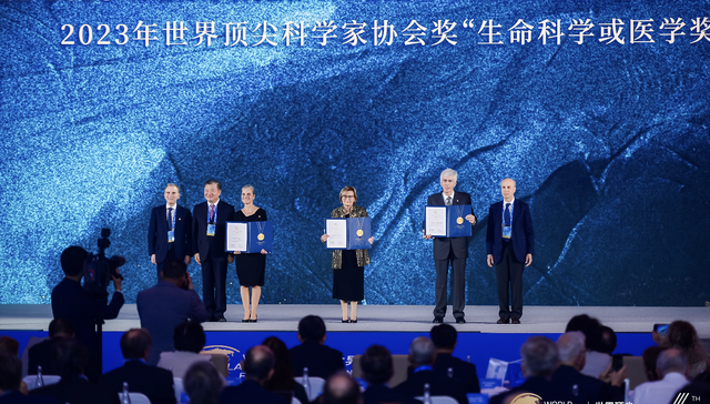 全球“最强大脑”齐聚上海：科学家也玩ChatGPT，与企业家共同碰撞思想火花