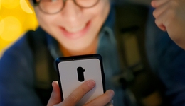 美團(tuán)首個(gè)AI產(chǎn)品“Wow”亮相，押注交互伴聊