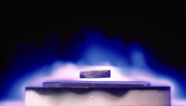 “子弹”飞了八个月后，曾引爆物理圈的室温超导论文被撤回