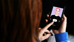 【图集】ChatGPT又变强了？从与逝者“对话”到日常陪伴，镜头下的聊天机器人