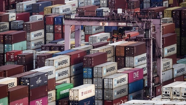 船公司拼命护盘运价，超售、甩柜的乱象更多了