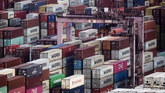 船公司拼命护盘运价，超售、甩柜的乱象更多了