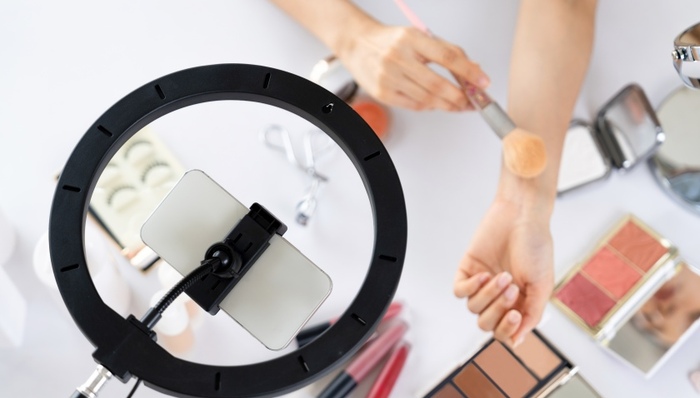 “北大寒门贵子”刘媛媛被举报涉虚假宣传，主播、商家和平台谁该担责？