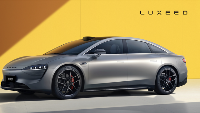 华为智选车业务首款轿车智界S7开启预售，智选车模式更名为鸿蒙智行