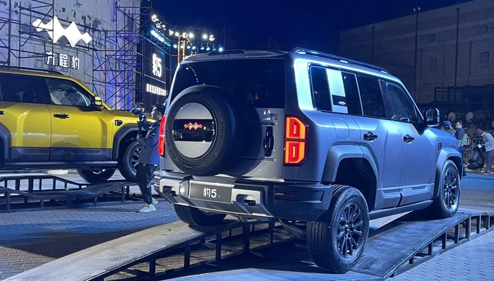 比亚迪方程豹首款车型豹5正式上市，售价进入30万元以内