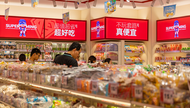 “零食很忙”与“赵一鸣零食”合并，抱团作战