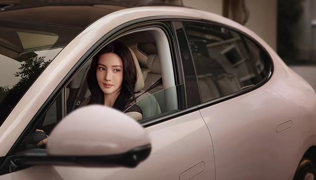 新潮流的先锋：智己LS6引领市场风向，体验未来智舱的革新之旅