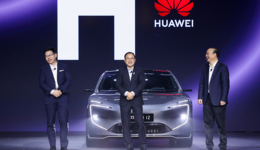 余承东、曾毓群和朱华荣罕见同台，阿维塔首款纯电轿车30.08万元起售