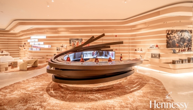 轩尼诗前滩太古里旗舰店开业，Nespresso携手Fusalp推出全新限量版节日系列 ｜ 美食情报