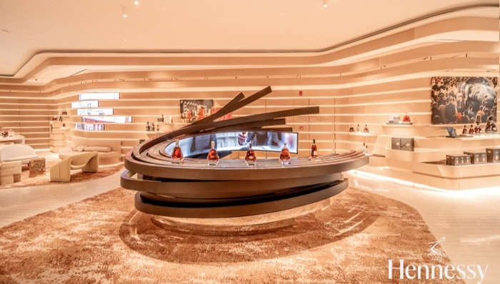 轩尼诗前滩太古里旗舰店开业，Nespresso携手Fusalp推出全新限量版节日系列 ｜ 美食情报