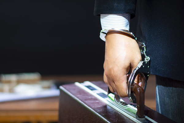 兰州银行员工管理不到位被罚710万元，原副行长杨阳遭终身禁业