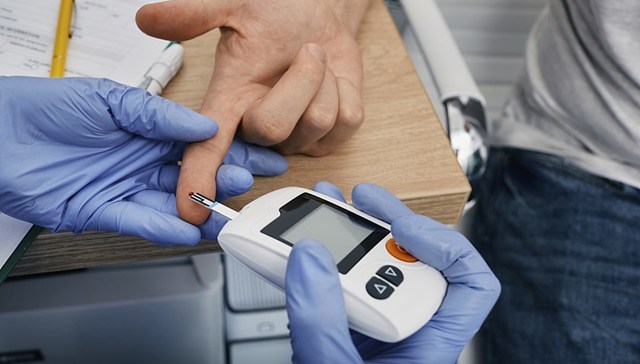 中国糖尿病患者已达1.4亿，研究称吸烟会显著增加患病风险