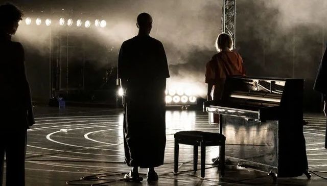 人们想要全身心去爱，却发现这样的爱无处安放 | 沪京11月好戏推荐