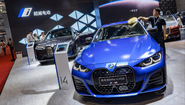 宝马正式在德国停产内燃机，跨国汽车制造商改造传统工厂向电动化转型