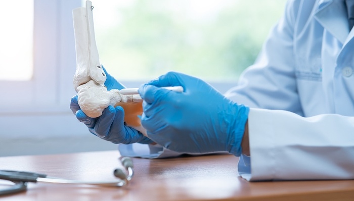 研报新知｜老龄化加剧、集采影响逐渐减弱，这家骨科龙头企业业绩有望率先企稳