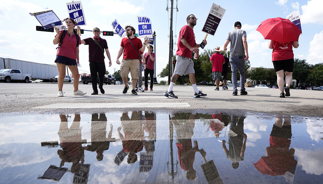 通用汽车与UAW达成的临时协议首个获批，丰田、本田等非工会企业也被迫涨薪