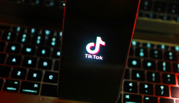 抖音付费概念股冲高，佳云科技、省广集团等涨停，谁在蹭热点？