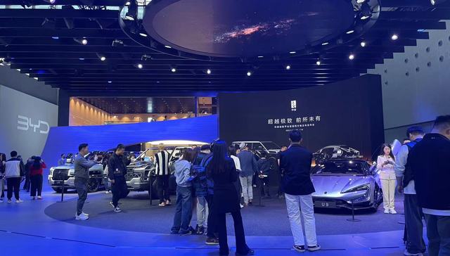 比亚迪仰望发布超跑平台和易四方概念车，U9内饰首次公开｜2023广州车展