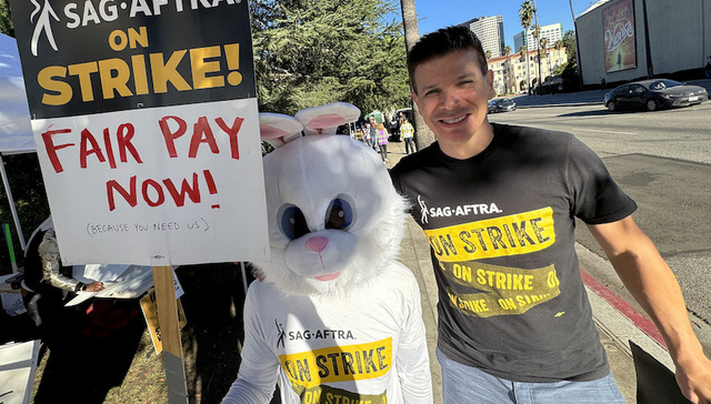 APEC期间美国公布的首个全球劳工战略是什么？