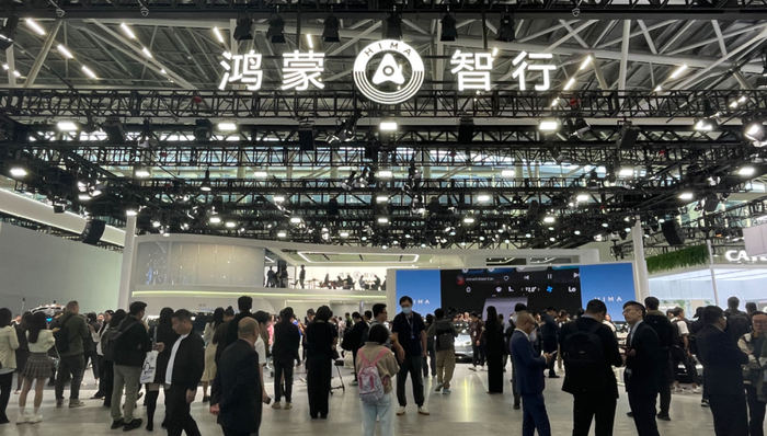 华为鸿蒙智行首次亮相车展人气最旺，燃油车迎来集体换代潮 | 2023广州车展