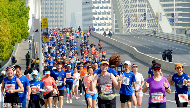 国内“跑马”热度不减，上海马拉松周日开跑