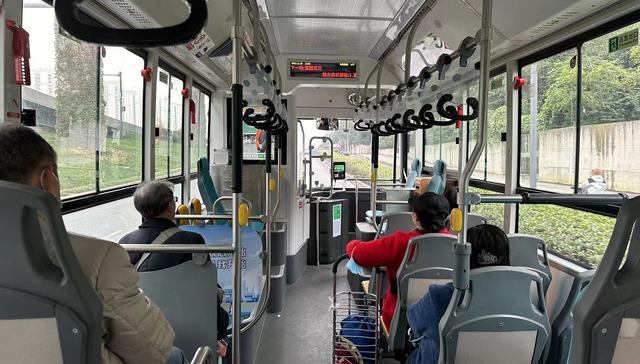 买菜专线、儿童接送专线，多地花式推“适老公交”