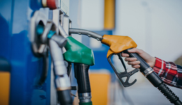 成品油价四连跌，92号汽油回到“7元时代”