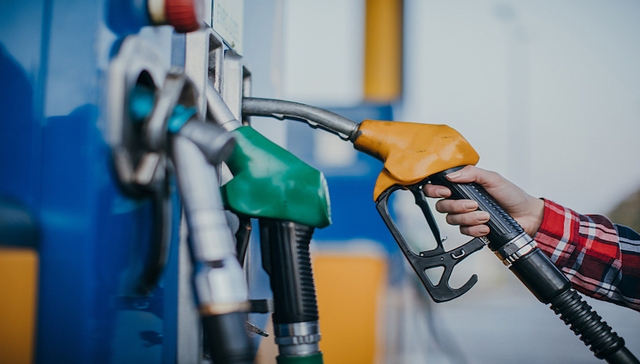 成品油价四连跌，92号汽油回到“7元时代”