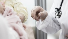 襄陽健橋醫(yī)院違規(guī)開出生證被警告并罰款10萬