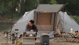 豪掷30万，中年男人沉迷蔚小理周边