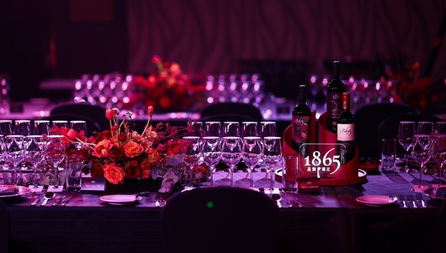 沃夫冈全球首家复古老洋房店上海启幕，圣醅罗1865焕新品牌形象 ｜ 美食情报