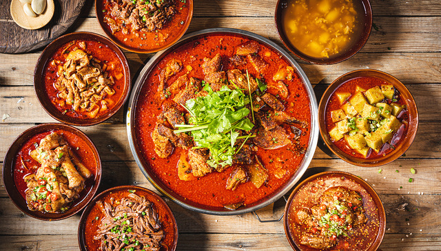 被火锅刺痛的年轻人，吃冒烤鸭疗伤