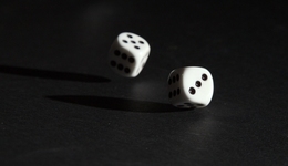 开设“赌场”刀口舔血，斗鱼创始人为何铤而走险？