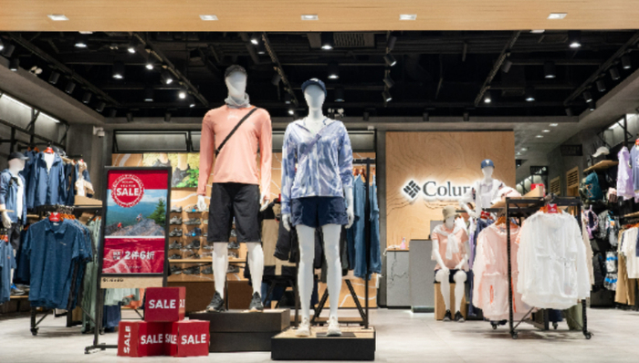 研报新知| 开放加盟只是第一步，这家中高端女装服饰企业正加速展店，业绩提升还有多少空间？