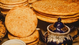 《新疆菜发展报告2023》发布：烤包子有望成为下一个“新疆炒米粉”