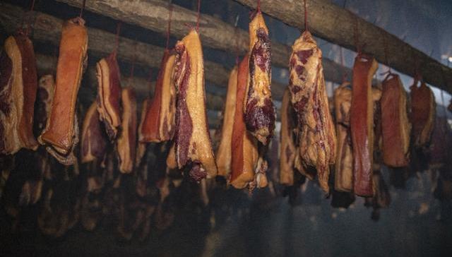 【评论】以治污名义禁止私熏腊肠，“争利”嫌疑太明显