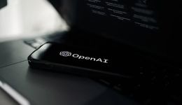 ChatGPT“周岁考”：微软发飙，谷歌磨刀