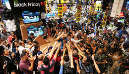 每周奇趣掠影丨欧美版“双十一”各国涌现抢购热潮；意大利开设首家动物餐厅