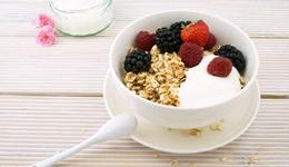 数读“谷物搅拌酸奶”：瞄准下沉市场，用加法做产品