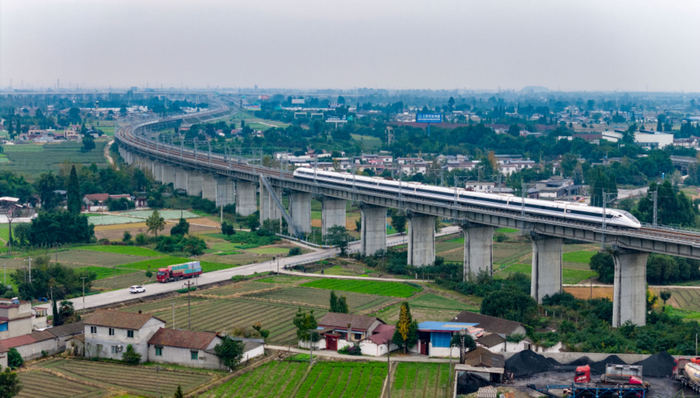 川西北首条铁路开通运营，去三星堆、九寨沟玩更便捷了