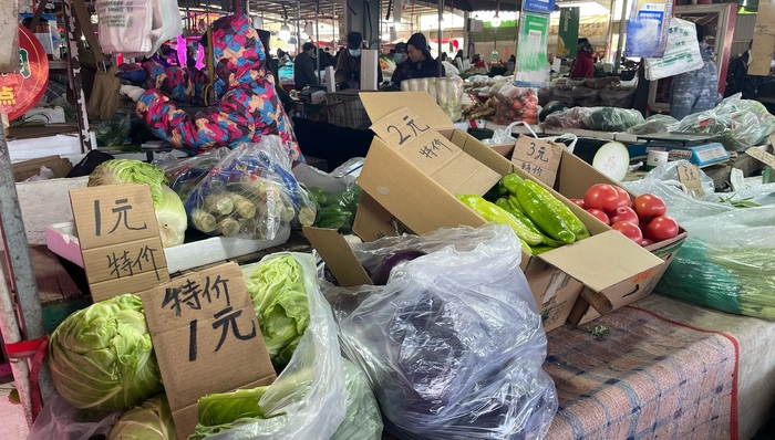 【深度】今冬蔬菜大降价：菜农和供应商如何捱过漫长的季节