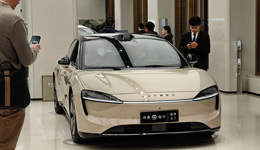 华为与奇瑞合作的智界S7正式上市，起售价下探一万元