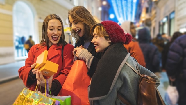 美国“黑五”销售额意外创新高，但背后真相不容乐观