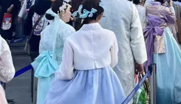 旺季過去游客漸少，景區(qū)里的“流水線公主”，都去哪了？