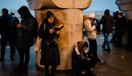 藍領(lǐng)白領(lǐng)皆是螺絲釘，稍有不慎便滑至主流之外 | 一周新書推薦